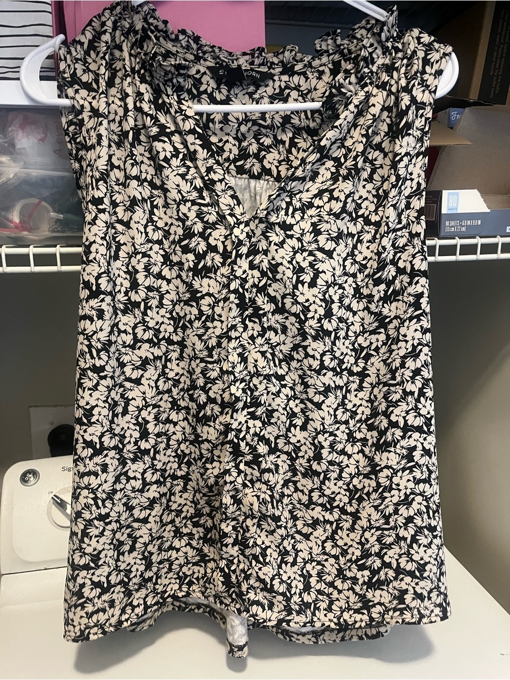 41 Hawthorn black and cream pullover floral top size large